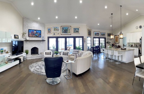 Fairview Shores House | Lakefront Paradise Near Attractions