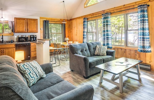 Ainsworth Cottage | Lakefront Pearson Cottage w/Swim Dock + Kayaks!