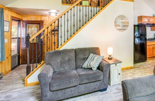 Ainsworth Cottage | Lakefront Pearson Cottage w/Swim Dock + Kayaks!