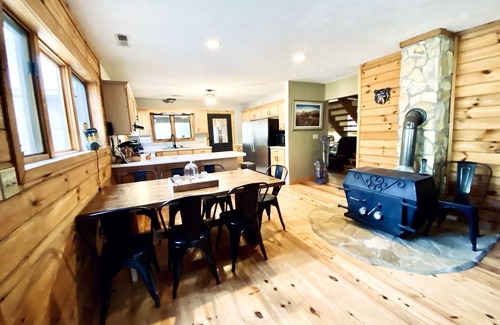 Butler Cabin | LAKEFRONT Peninsula House ONE of a KIND SPOT! Private Dock, Pet Friendly