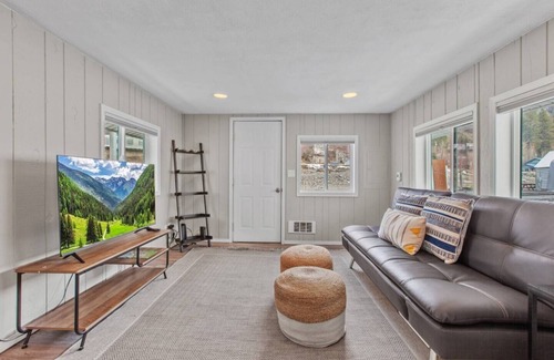 Bayview Boat Rental | Lakefront Perfect Holiday/Boat Garage