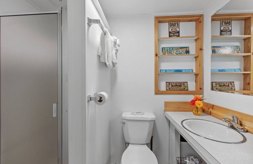 Bayview Boat Rental | Lakefront Perfect Space