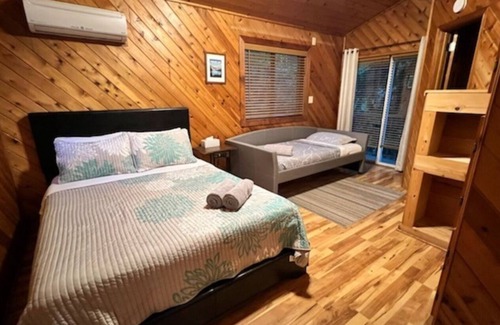 East Stroudsburg Ski Chalet | Lakefront Pocono, Pet-friendly Wifi AC, Hot Tub, Pool Table, Camelback, Kalahari