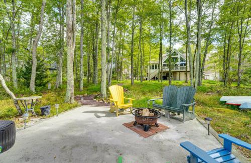Pocono Lake House | Lakefront Poconos Family Home with Pool Access