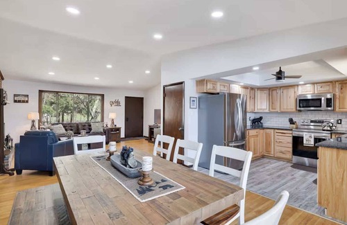 Long Pond House | Lakefront Poconos Stay- Kayaks, Fire Pit & Hot Tub