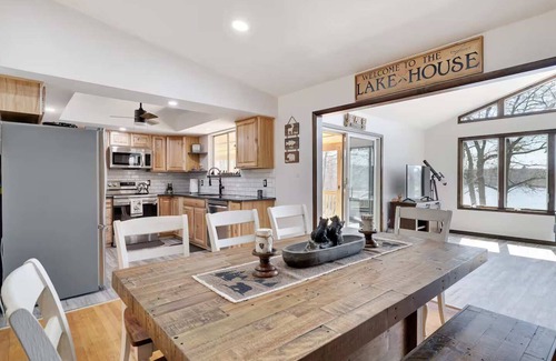 Long Pond House | Lakefront Poconos Stay- Kayaks, Fire Pit & Hot Tub