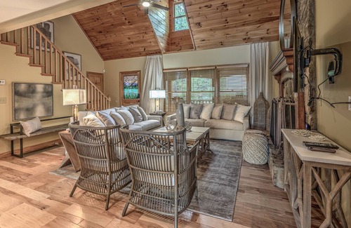 Blairsville House | Lakefront, Pontoon Boat, Hot Tub, Tranquil Cove, sleeps 14!