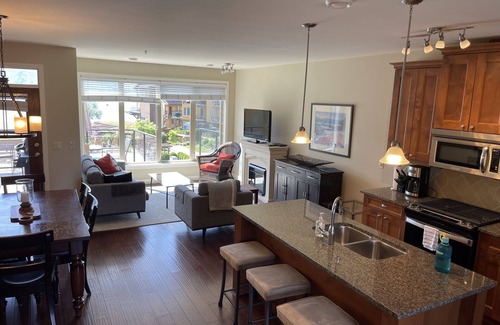 Westbank Condo | Lakefront, pool, hot tub, exc room. Bk Sept Oct . daily, weekly, or monthly