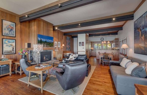 Tahoe Tavern House | Lakefront|Pool|Pier|Bouys|Pickleball|Walk to town