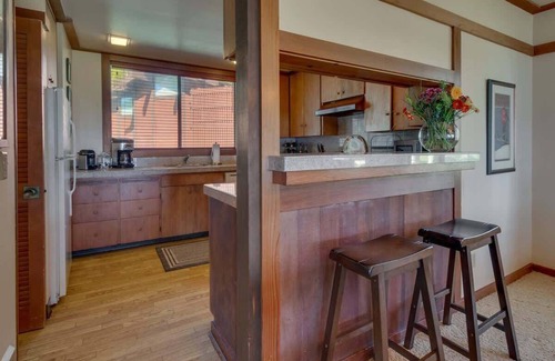 Tahoe Tavern House | Lakefront|Pool|Pier|Bouys|Pickleball|Walk to town