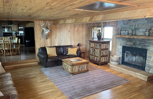 Flemington House | LAKEFRONT PREMIER rustic cabin on quiet cove, west side of Pomme de Terre Lake