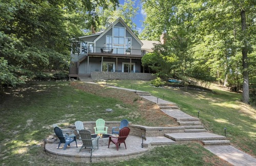 Huddleston House | Lakefront, Private Dock, Game room