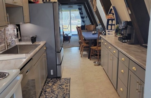 Fackler Cottage | Lakefront- Private Dock w/Kayaks! A Fisherman's Paradise!