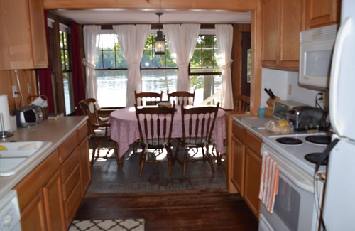Raymond Cabin | Lakefront, private dock & deck, dog friendly, fast wifi on crystal clear Panther