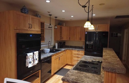 Charlton House | Lakefront : private dock, kayak, fire pit, boat rental & tubing option for kids