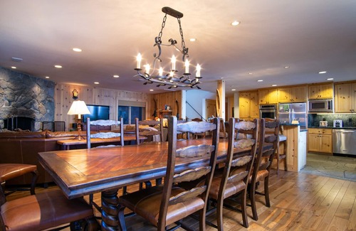 Tahoma House | LAKEFRONT, PRIVATE PIER and BOUY