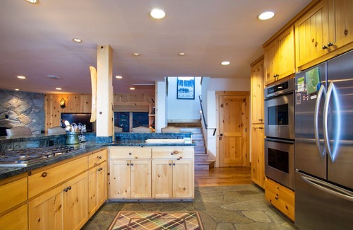 Tahoma House | LAKEFRONT, PRIVATE PIER and BOUY