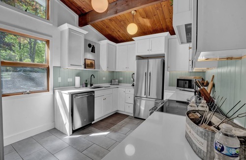 Pocono Mountain Lake House | Lakefront, Private Pool, Hot Tub, Games, Canoes Ping Pong, Foosball