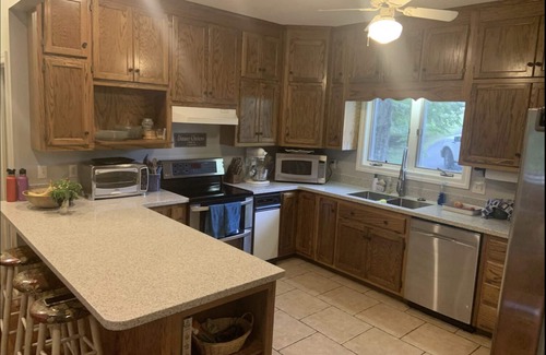 Estill Springs House | Lakefront property, spacious family retreat with private dock, hot tub & kayak