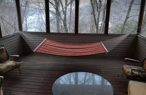 Estill Springs House | Lakefront property, spacious family retreat with private dock, hot tub & kayak