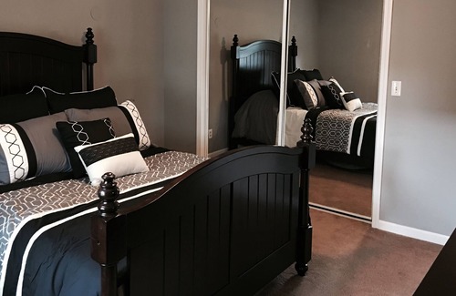 Marion House | Lakefront Property at Lake of Egypt Marion. Hot Tub/Wineries/Boating!