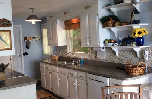Skaneateles Cottage | Lakefront property close to town. Spectacular views and location.