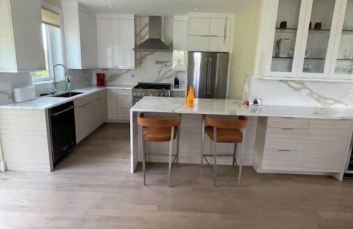 Oakland House | Lakefront property , minutes from McCormick Place and Downtown Chicago.