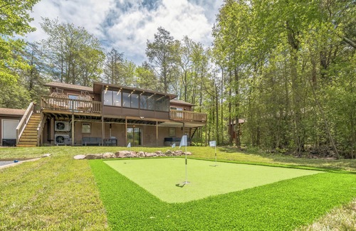 White Haven House | Lakefront - Putting Green, Bocce ball, Game Room!