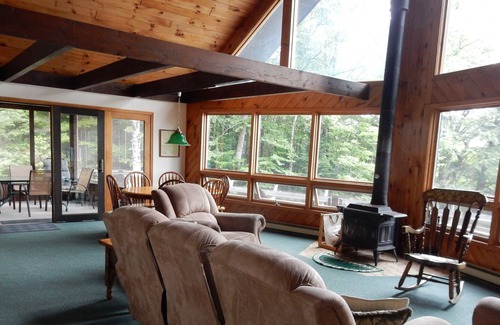 Paradox House | Lakefront, Quiet, Private Beach, Perfect for Families, Wireless Internet