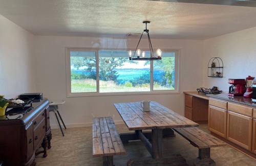 Crescent City House | Lakefront Ranch with Hot Tub and WiFi in Crescent City
