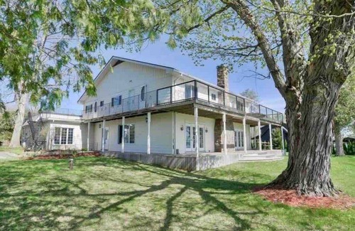 Port Stanton Cottage | lakefront resort, hot tub, sauna #8