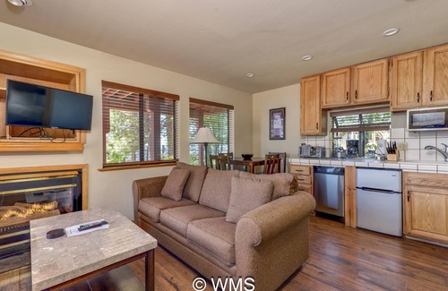 Tahoe Vista Apartment | Lakefront Resort - Pool, Spa, Beach, BBQ, Pier #02