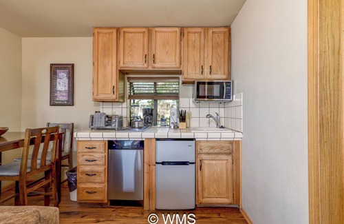 Tahoe Vista Apartment | Lakefront Resort - Pool, Spa, Beach, BBQ, Pier #02