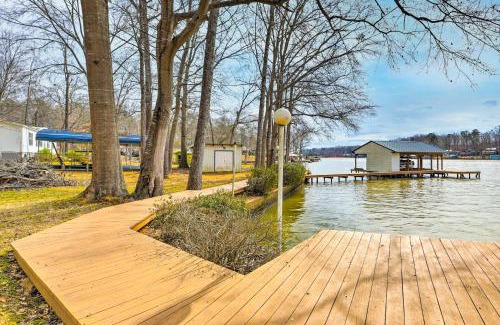 Eatonton House | Lakefront Retreat with Private Docks and Gazebo!