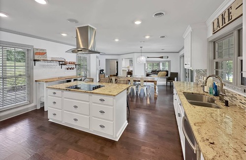 Rockwood House | Lakefront Retreat at Watts Bar - Private Dock - Hot Tub