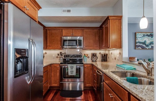 Geneva-on-the-Lake Apartment | Lakefront Retreat Condo, Indoor Pool, Beach, Wineries, Spire