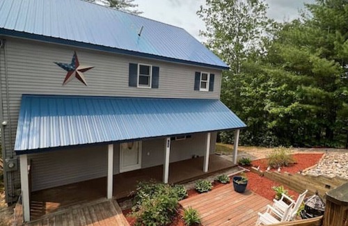 East Wakefield House | Lakefront Retreat! Dog Friendly!