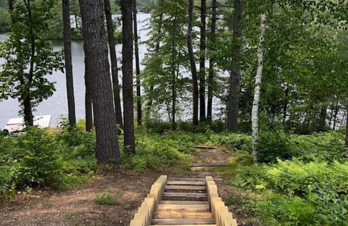East Wakefield House | Lakefront Retreat! Dog Friendly!