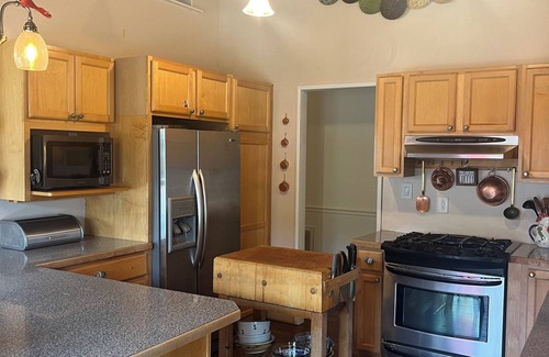 Monroe House | Lakefront Retreat-Fishing/GameroomnTwiTTy TiMe