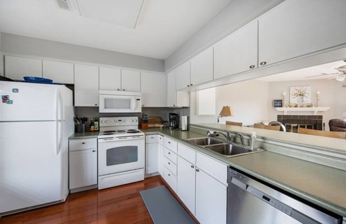 Goodview Apartment | Lakefront Retreat | Great Views, Pool, Dock Access