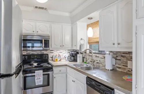 Enchanted Oaks House | Lakefront retreat, hot tub, firepit, pets