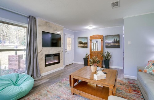 Jefferson House | Lakefront Retreat in Jefferson with Screened Porch!