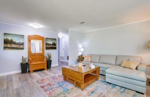 Jefferson House | Lakefront Retreat in Jefferson with Screened Porch!