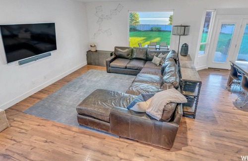 Vineyard House | Lakefront retreat in Vineyard! Full gym, steam shower, and 1/2 acre for hosting