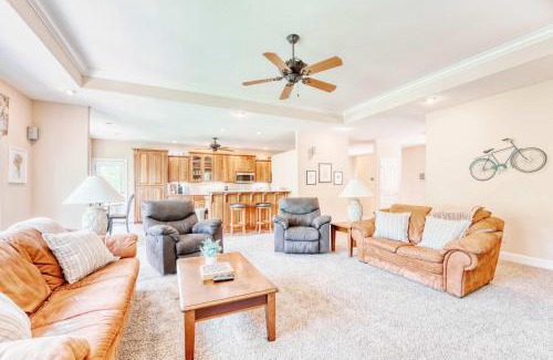 Bella Vista House | Lakefront Retreat - Near Trails & Family Fun