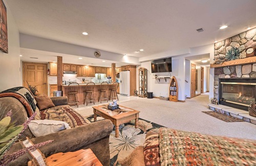 Gladwin House | Lakefront Retreat on 18 Acres w/Hot Tub!