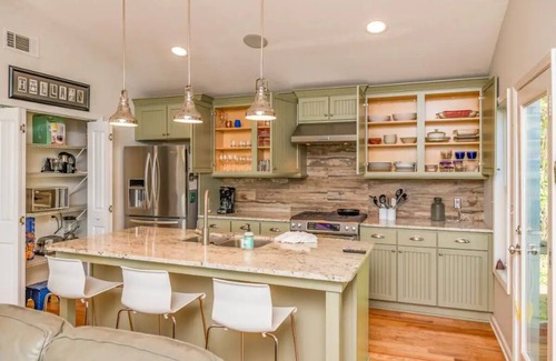 Hartwell House | Lakefront Retreat on Lake Hartwell - 5 mins to downtown Hartwell