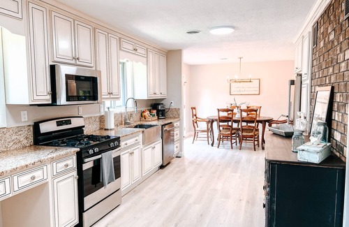 Steens House | Lakefront retreat, perfect for Alabama or Mississippi State games.