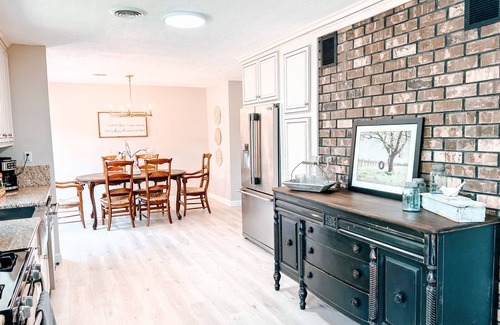 Steens House | Lakefront retreat, perfect for Alabama or Mississippi State games.