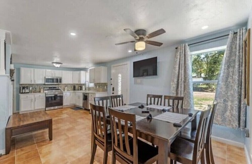 Quinlan House | Lakefront Retreat Private Dock and Bonus Guest House